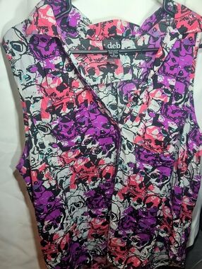 Deb - Sleeveless V-Neck in White, Purple, Pink & Black Skull Print